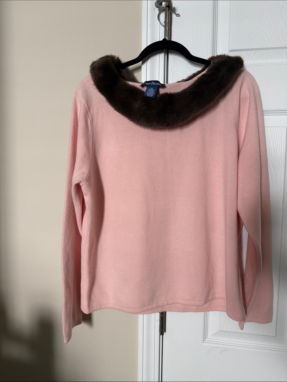 Evan Picone Pink Sweater with Brown Faux-Fur removable collar.